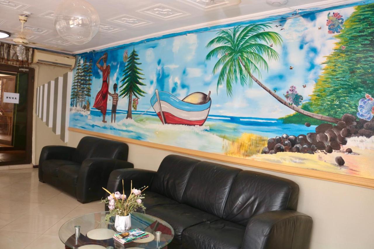 Airport Side Hotel Акра Екстериор снимка
