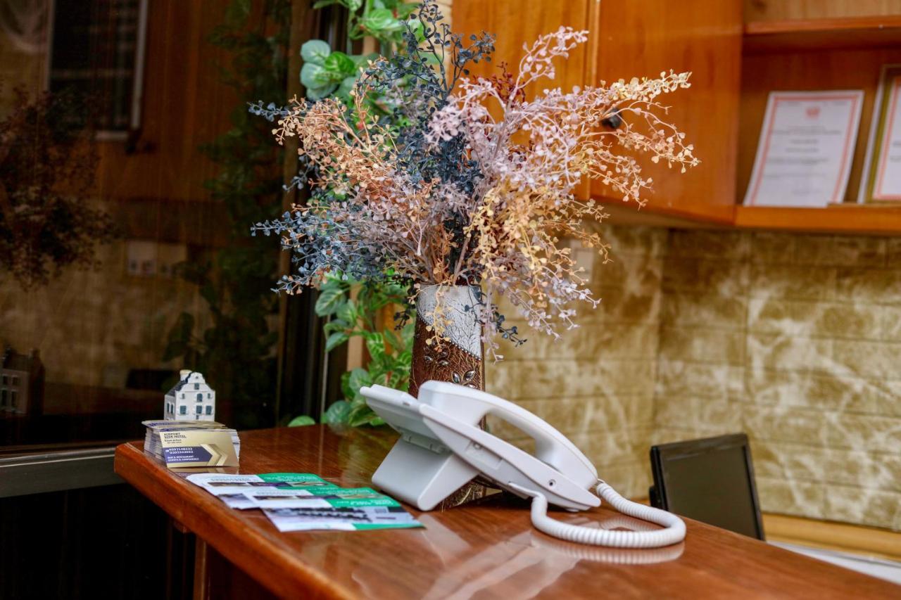 Airport Side Hotel Акра Екстериор снимка