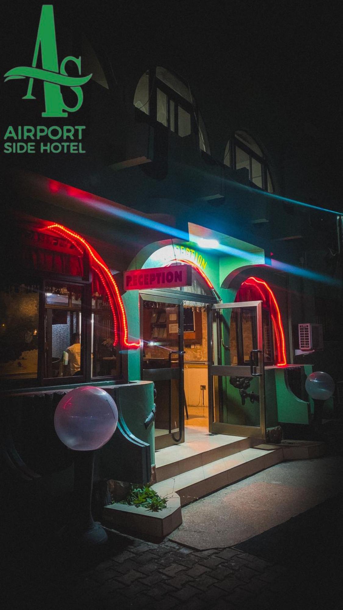 Airport Side Hotel Акра Екстериор снимка