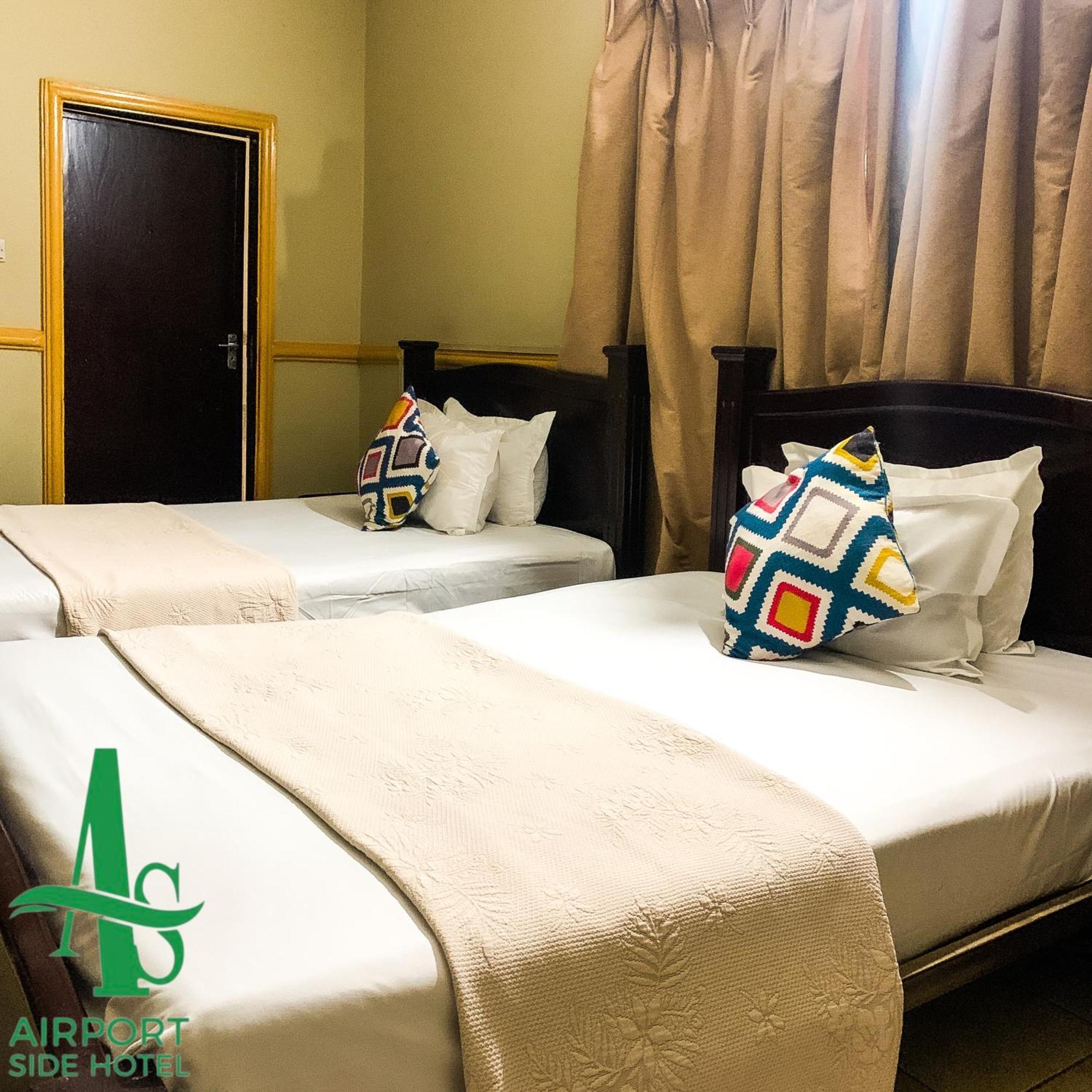 Airport Side Hotel Акра Екстериор снимка