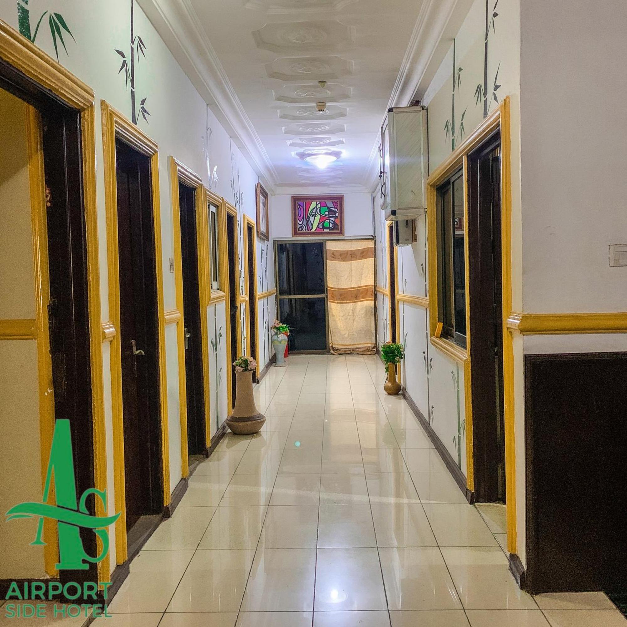 Airport Side Hotel Акра Екстериор снимка
